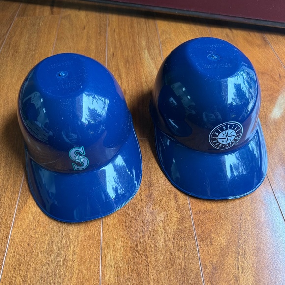 Two Adult MLB Seattle Mariners Souvenir Plastic Batting Helmets Victory Sports. - Picture 1 of 12